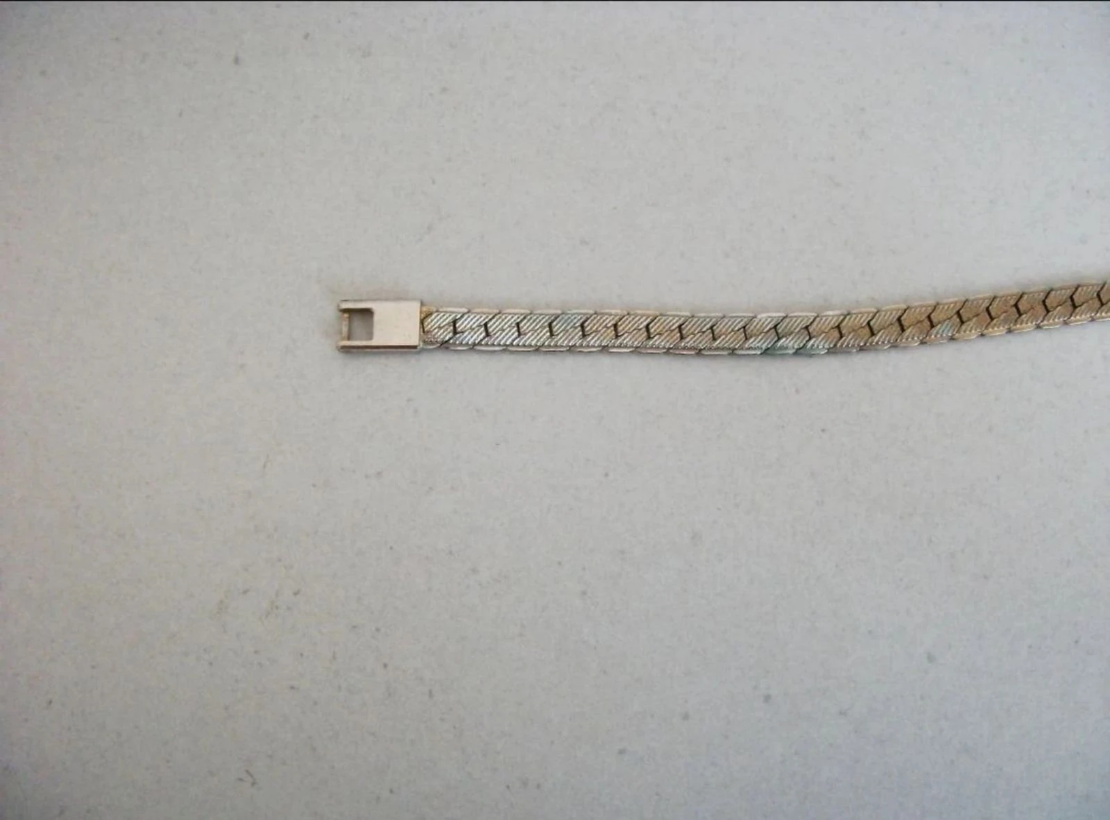Gouden sieradenarmband van metaal – photo 9
